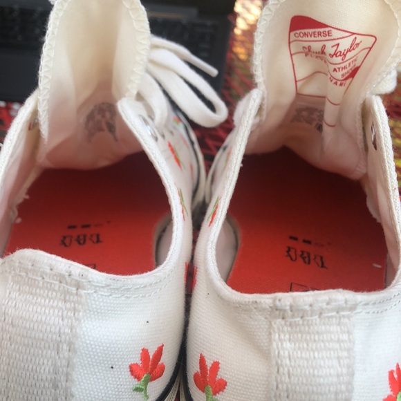 New CONVERSE CHUCK TAYLORS Cream Red Floral Stitched Tennies - Picture 6 of 12
